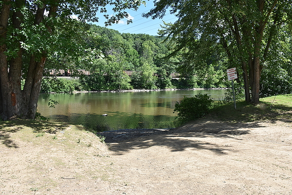 Boat launch at Front Ave.